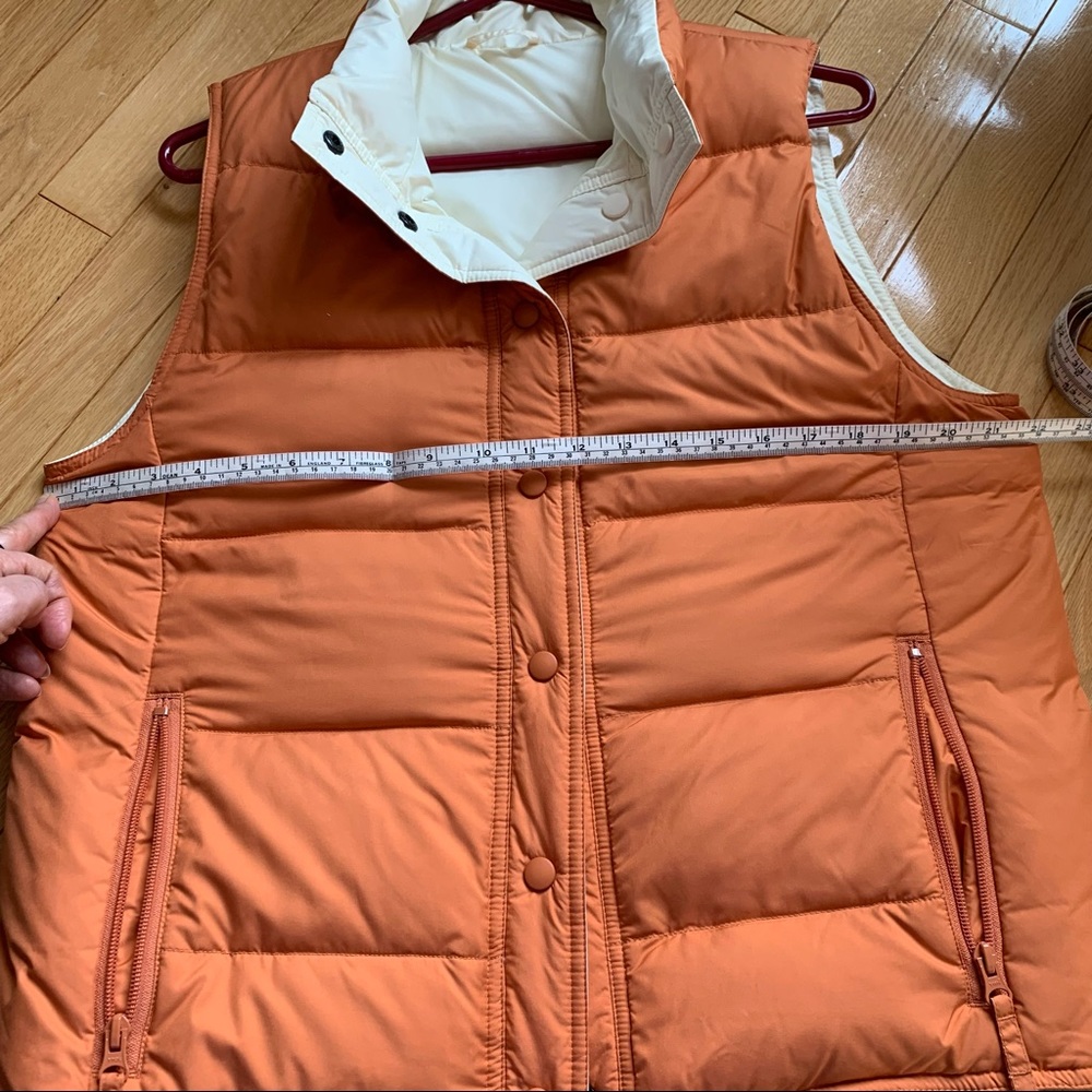 NWT Reversible Orange & Cream Puffer Vest - Picture 6 of 6